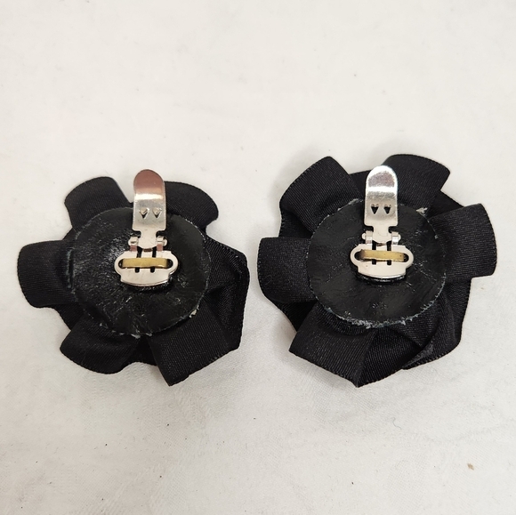 80s Black Floral Shoe Clips - Picture 2 of 5